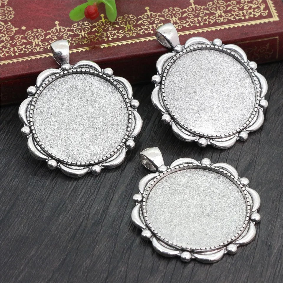 12 - 30mm Round Scalloped Edge Deep Pendant Trays - Perfect Pendants Plus