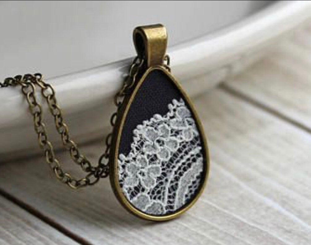 Tear drop shaped Pendants Blank for necklace or jewelry making with photos, Mosaic Glass, Clay, Dried Flowers Lead and Nickel Free)