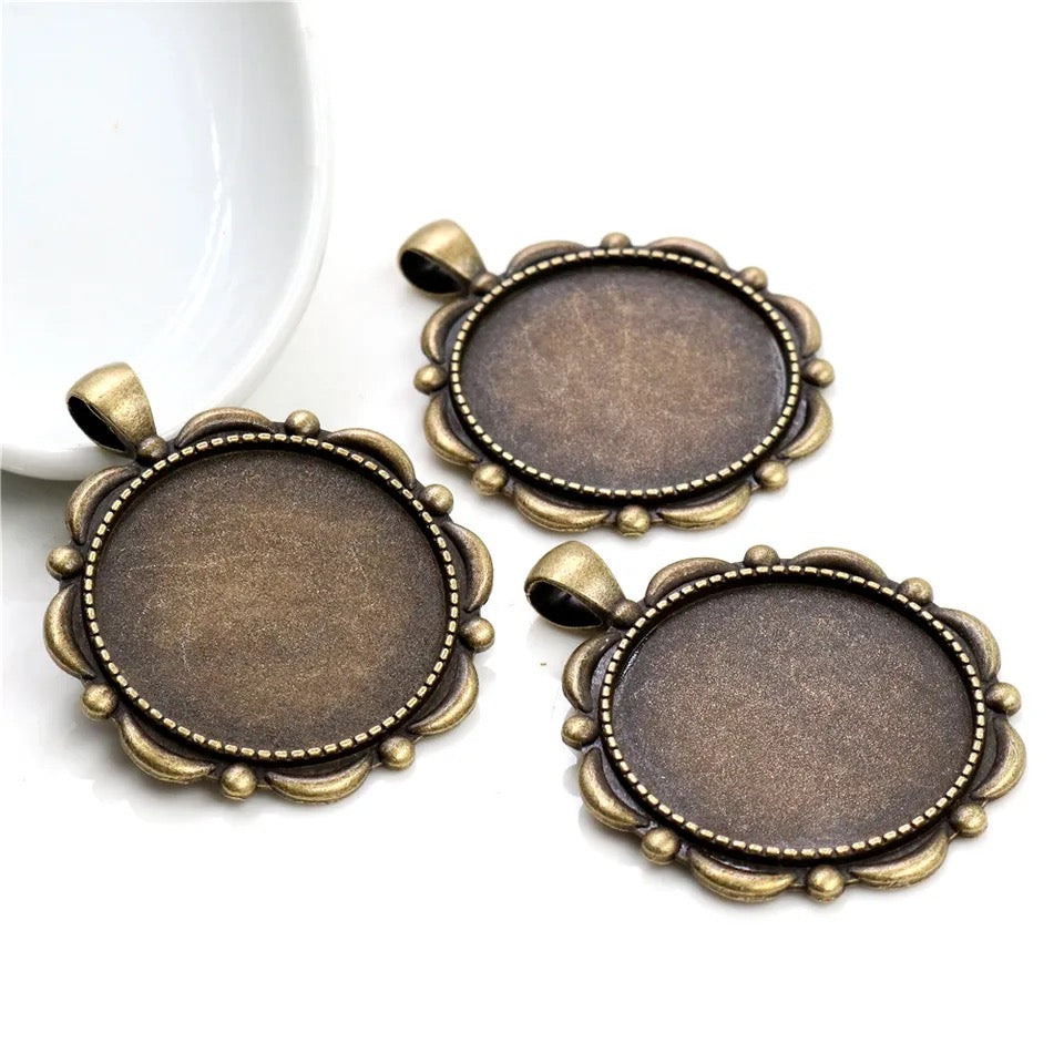 12 - 30mm Round Scalloped Edge Deep Pendant Trays - Perfect Pendants Plus